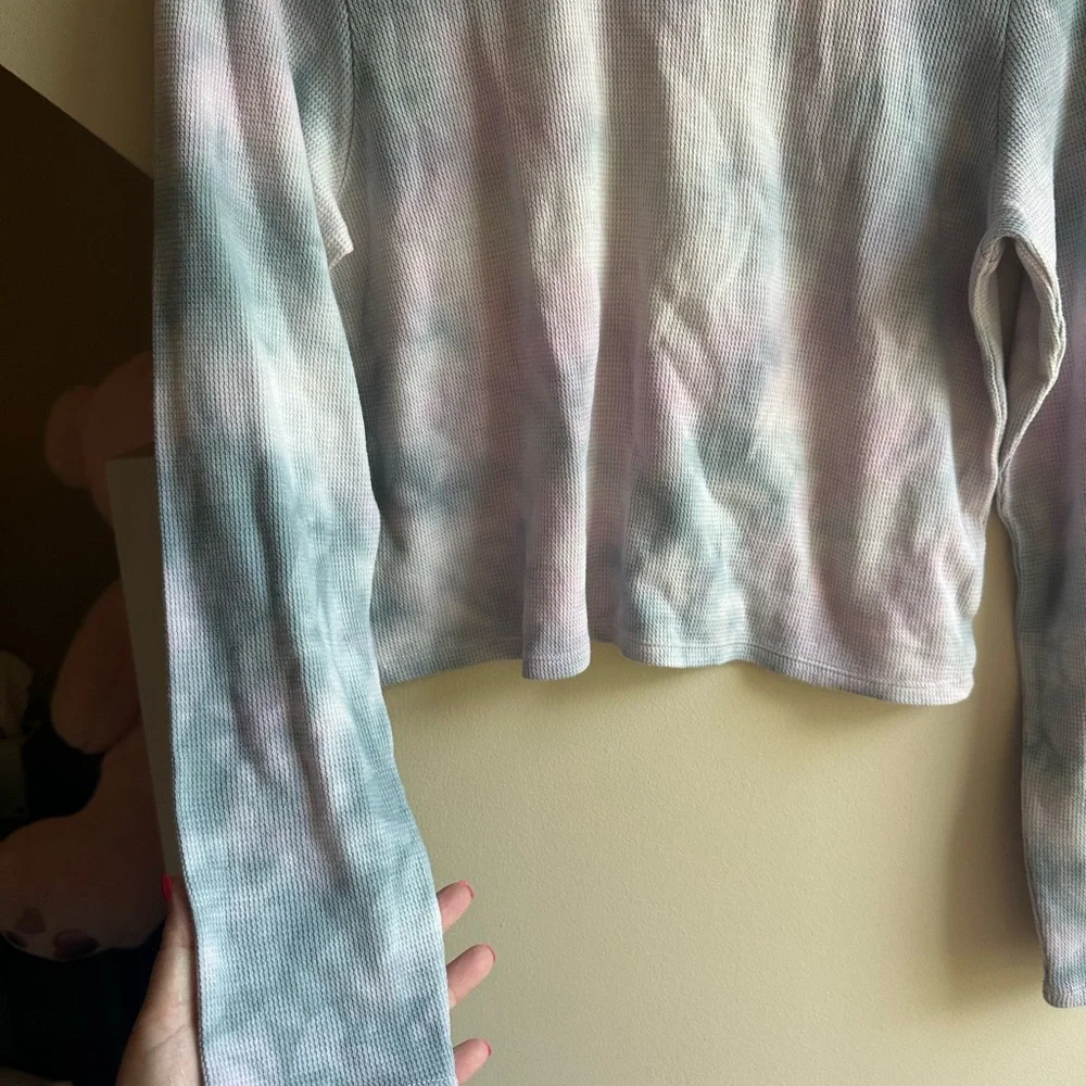 American Eagle Outfitters Blue and White Crop Hoodie